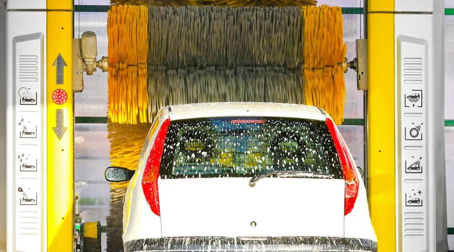 Auto steht in Flammen